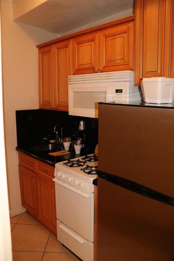 On Hollywood Beach - Affordable Two Bedrooms Sleeps 6 With Two Bathrooms Dania Beach Exterior photo