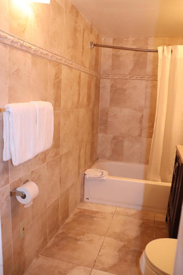 On Hollywood Beach - Affordable Two Bedrooms Sleeps 6 With Two Bathrooms Dania Beach Exterior photo